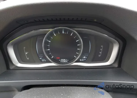 2016 Volvo V60 Cross Country Premier z USA, uszkodzony, nr VIN YV4612HKXG1018094